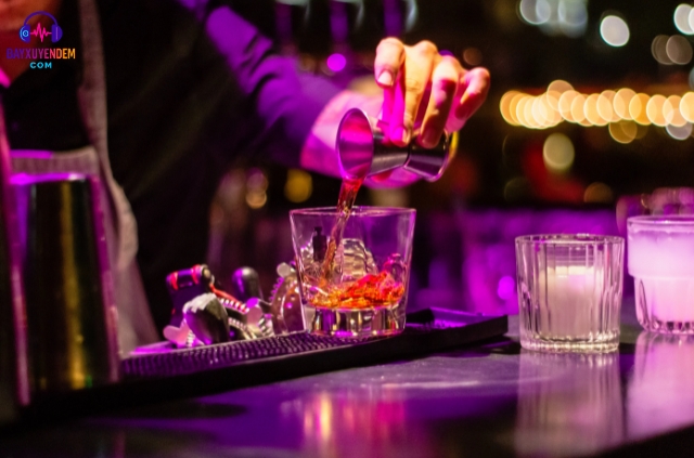 Bar cocktail không chỉ đơn giản là nơi pha chế đồ uống có cồn