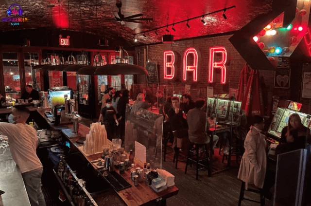 Bar (hay quán bar) là một địa điểm chuyên phục vụ đồ uống có cồn như bia, rượu, cocktail